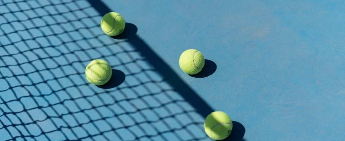 How to Play Tennis in Wind, Heat and Difficult Conditions