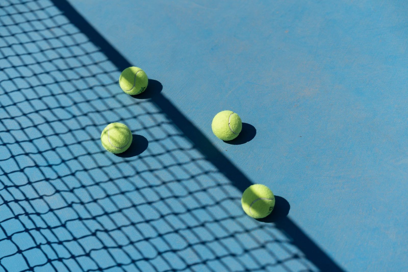 How to Play Tennis in Wind, Heat and Difficult Conditions